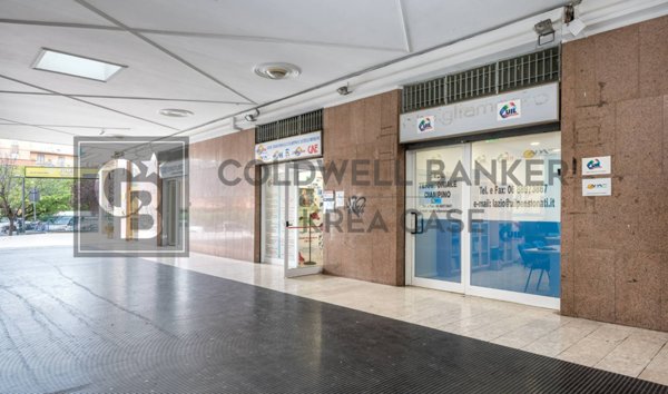 locale commerciale in vendita a Ciampino