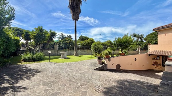casa indipendente in vendita a Ciampino