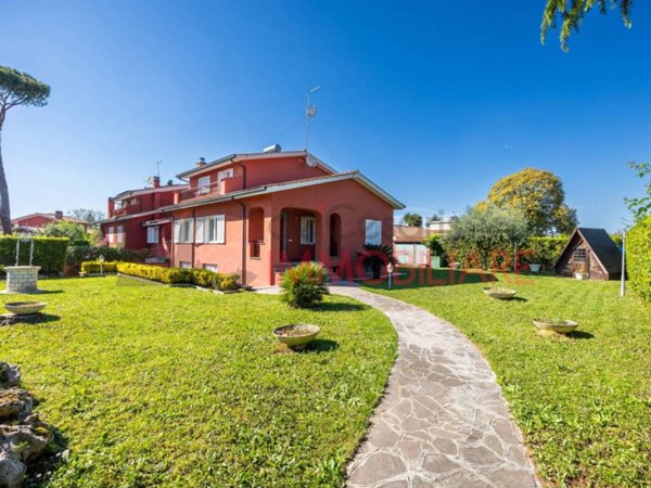 casa indipendente in vendita a Ciampino