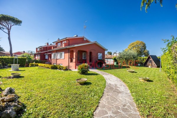 casa indipendente in vendita a Ciampino