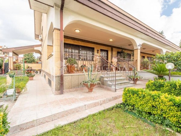 casa indipendente in vendita a Ciampino