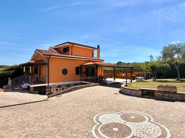 casa indipendente in vendita a Ciampino