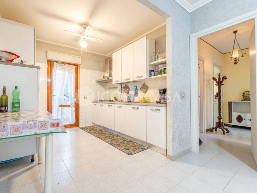 appartamento in vendita a Ciampino in zona Acqua Sotterra