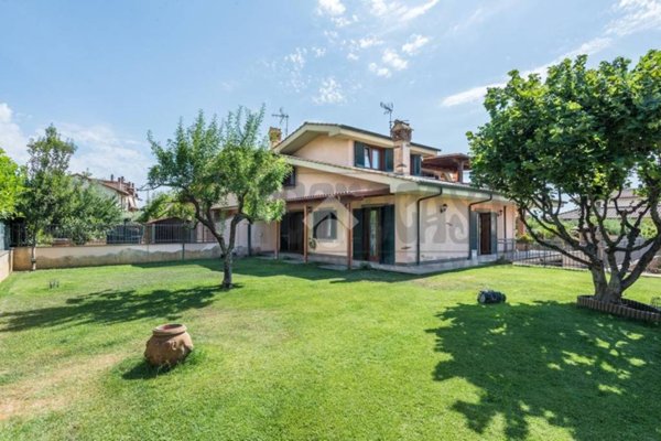 casa indipendente in vendita a Ciampino