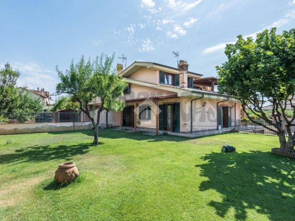casa indipendente in vendita a Ciampino