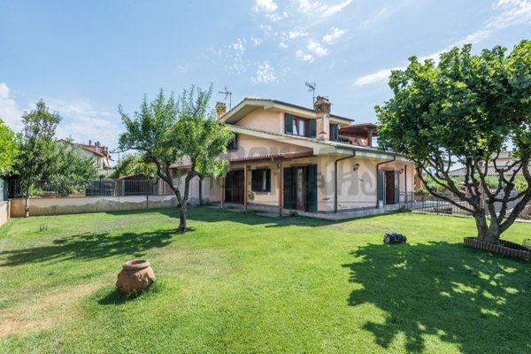 casa indipendente in vendita a Ciampino