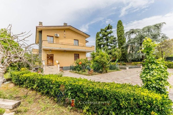 casa indipendente in vendita a Ciampino in zona Acqua Sotterra
