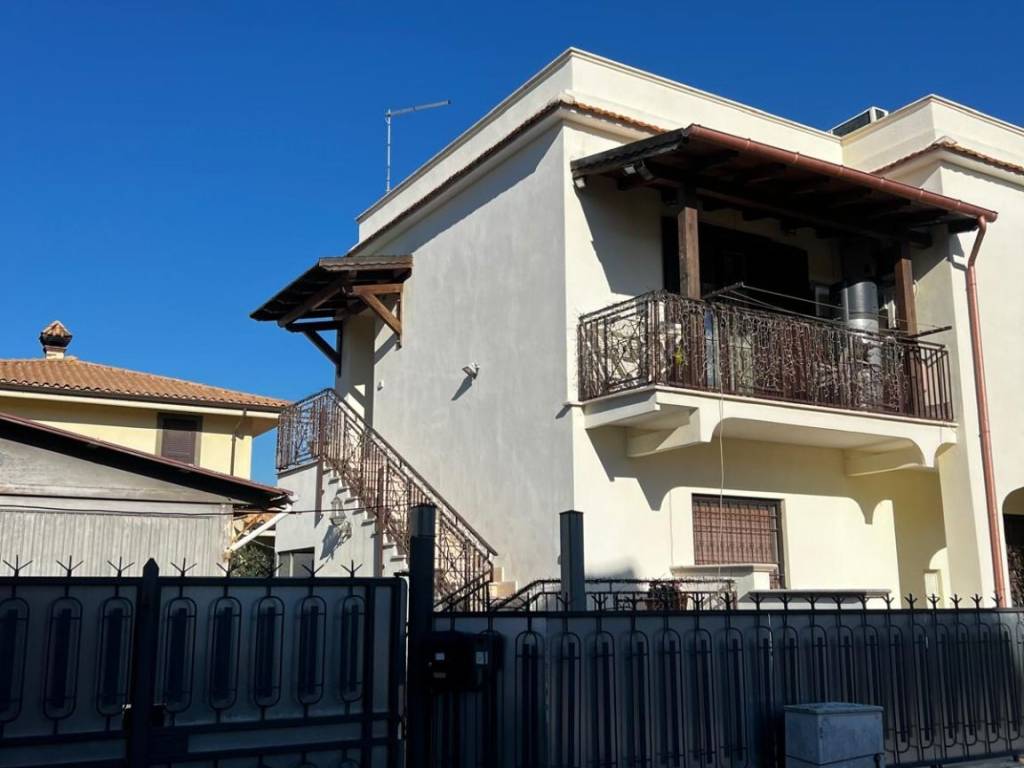appartamento in vendita a Ciampino in zona Acqua Sotterra