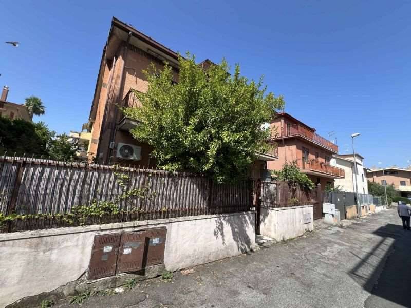 appartamento in vendita a Ciampino in zona Acqua Sotterra
