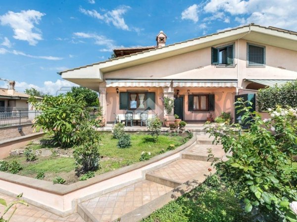 casa indipendente in vendita a Ciampino