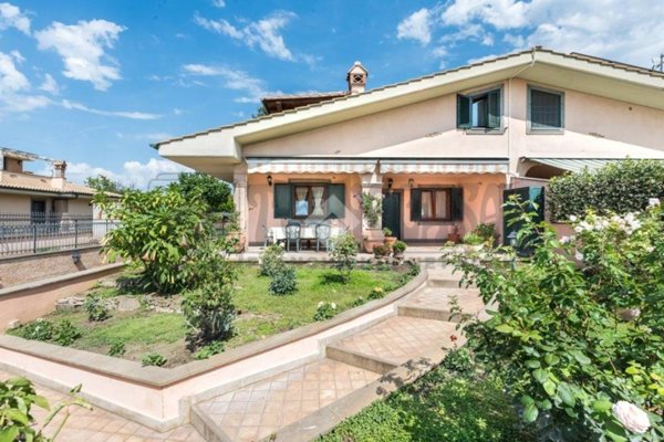 casa indipendente in vendita a Ciampino