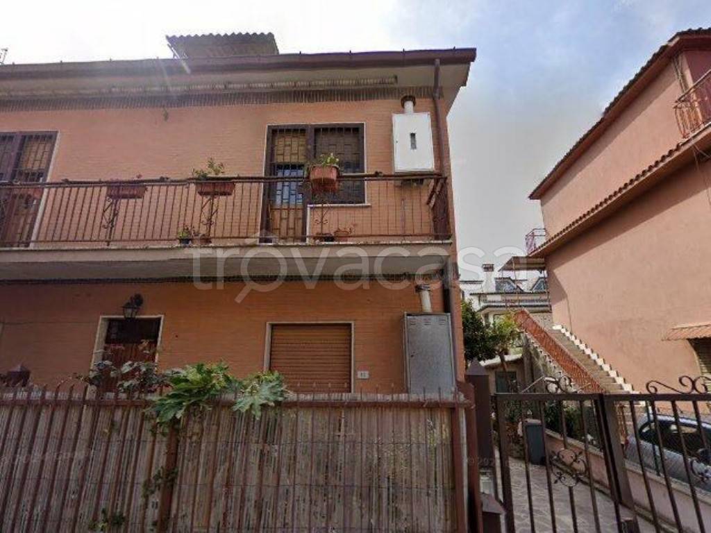 appartamento in vendita a Ciampino in zona Acqua Sotterra