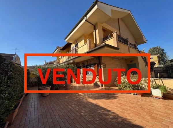 appartamento in vendita a Ciampino in zona Acqua Sotterra