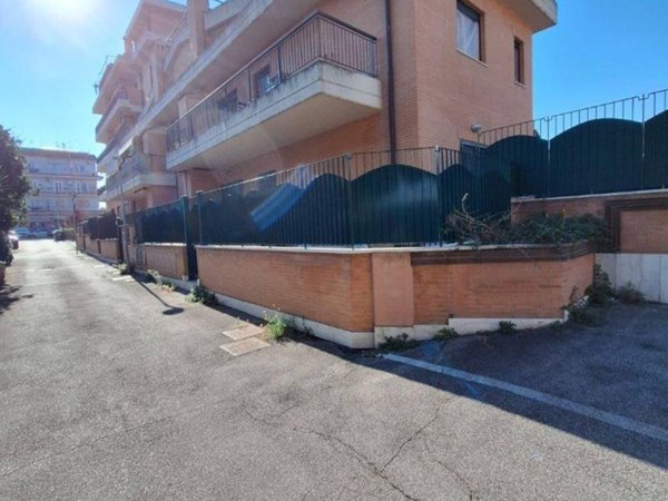 appartamento in vendita a Ciampino in zona Acqua Sotterra