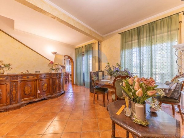casa indipendente in vendita a Ciampino in zona Acqua Sotterra