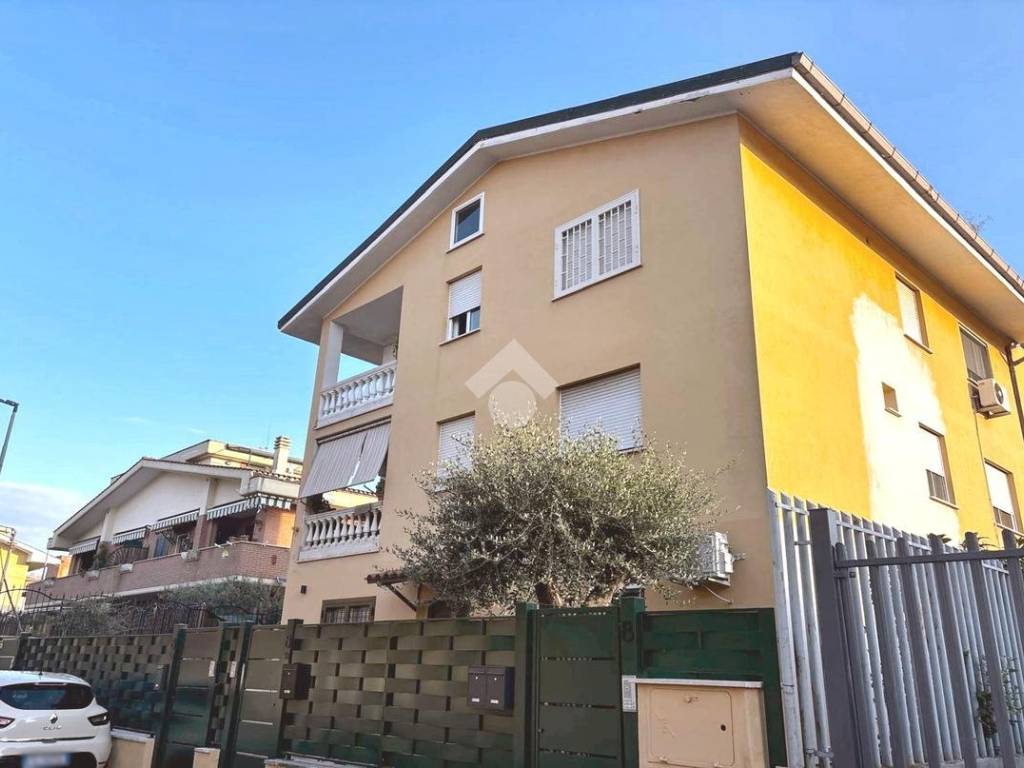 appartamento in vendita a Ciampino in zona Acqua Sotterra