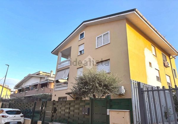 appartamento in vendita a Ciampino in zona Acqua Sotterra