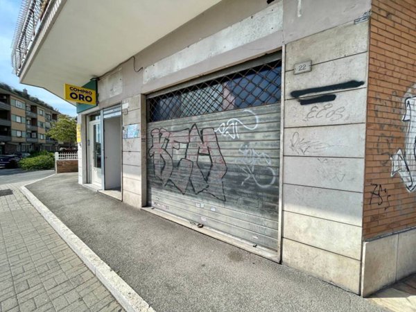 negozio in vendita a Ciampino in zona Acqua Sotterra