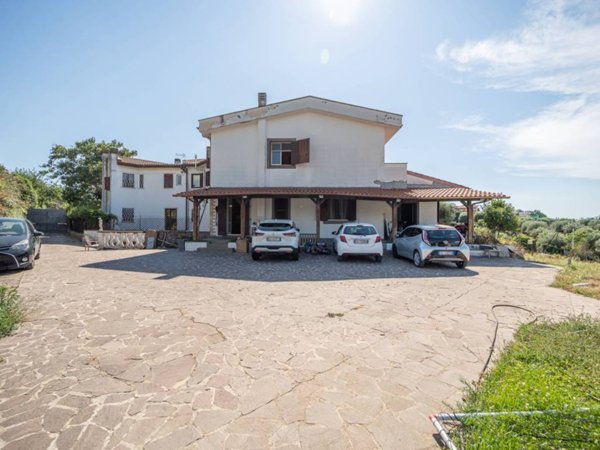 casa indipendente in vendita a Ciampino