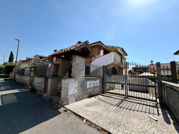 appartamento in vendita a Ciampino in zona Acqua Sotterra