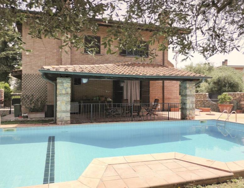 casa indipendente in vendita a Ciampino