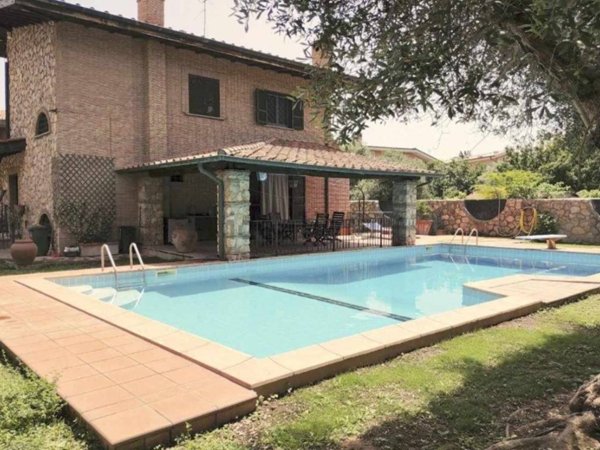 casa indipendente in vendita a Ciampino