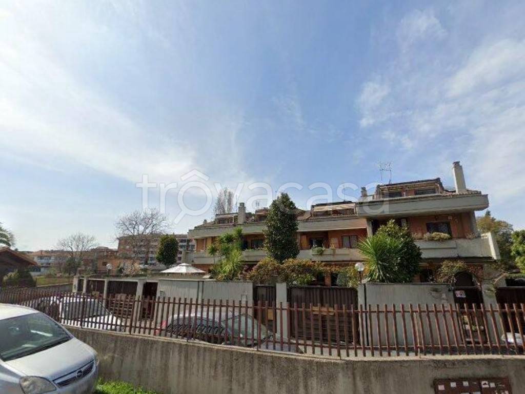appartamento in vendita a Ciampino in zona Acqua Sotterra