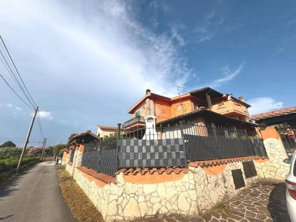 appartamento in vendita a Ciampino in zona Acqua Sotterra