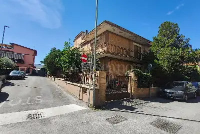 casa indipendente in vendita a Ciampino