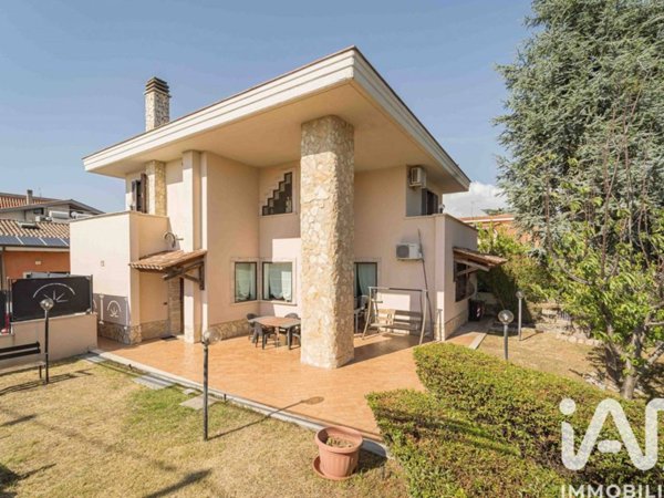 casa indipendente in vendita a Ciampino