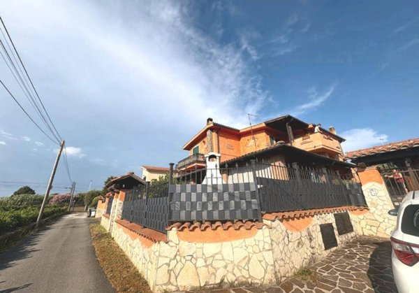 appartamento in vendita a Ciampino in zona Acqua Sotterra