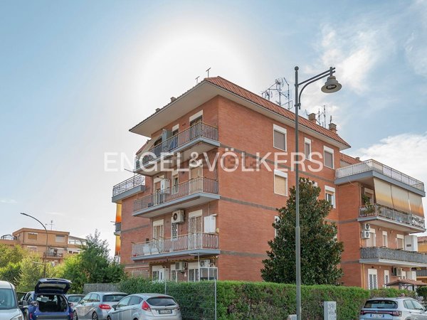 appartamento in vendita a Ciampino in zona Acqua Sotterra