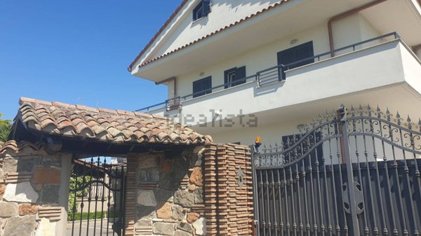 appartamento in vendita a Ciampino in zona Acqua Sotterra