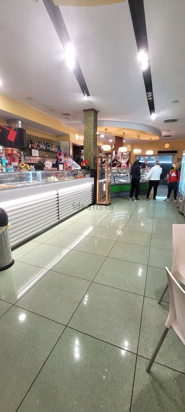 locale commerciale in vendita a Ciampino in zona Acqua Sotterra