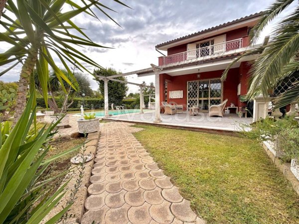 casa indipendente in vendita a Ciampino in zona Acqua Sotterra