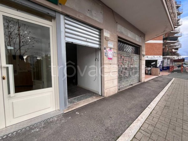 negozio in vendita a Ciampino in zona Acqua Sotterra
