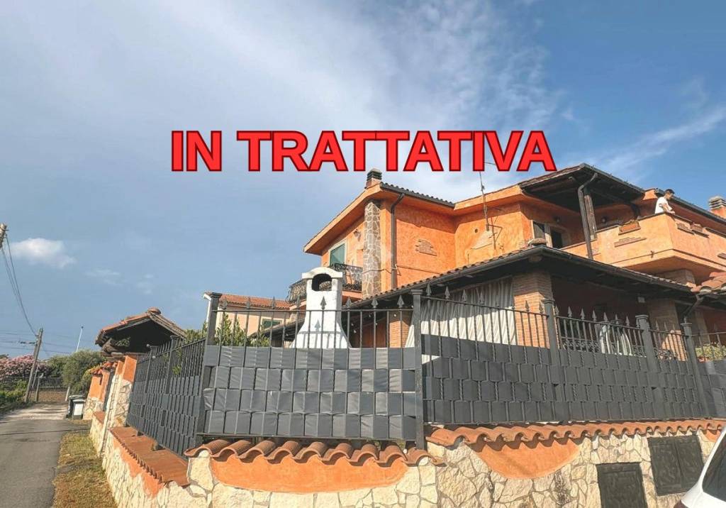 appartamento in vendita a Ciampino in zona Acqua Sotterra