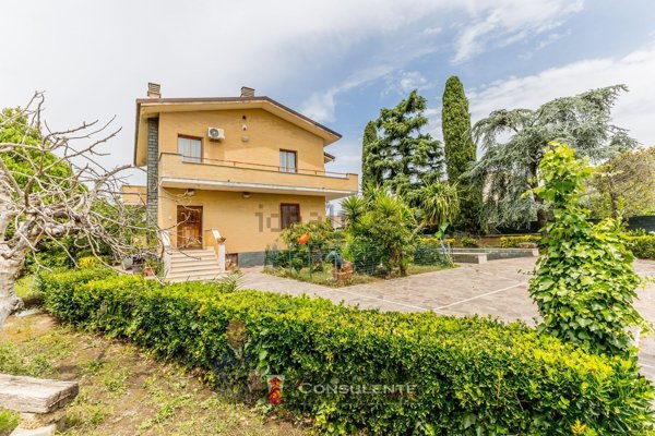 casa indipendente in vendita a Ciampino in zona Acqua Sotterra