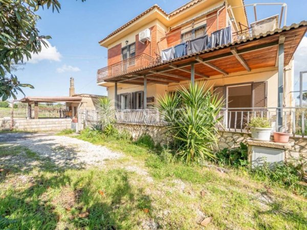 appartamento in vendita a Ciampino in zona Acqua Sotterra