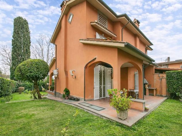 casa indipendente in vendita a Ciampino