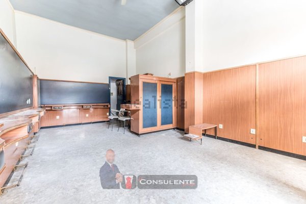 locale commerciale in vendita a Ciampino
