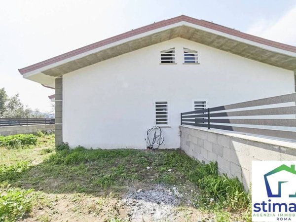 casa indipendente in vendita a Ciampino in zona Acqua Sotterra
