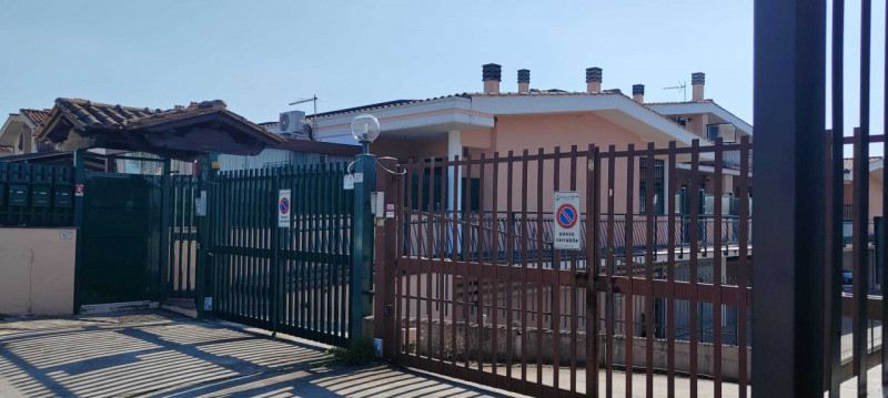 casa indipendente in vendita a Ciampino in zona Acqua Sotterra