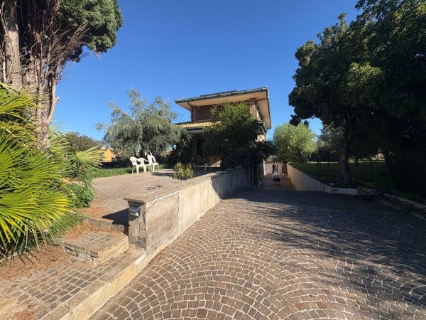 casa indipendente in vendita a Ciampino