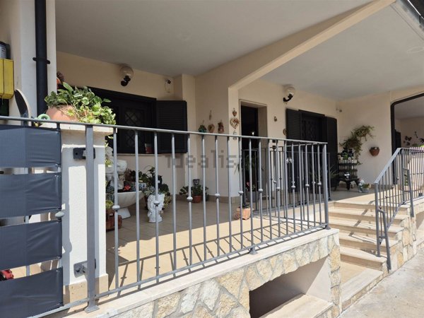 casa indipendente in vendita a Ciampino in zona Acqua Sotterra