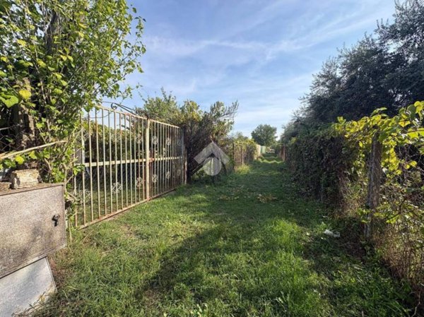 terreno in vendita a Ciampino in zona Acqua Sotterra