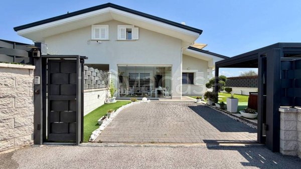 casa indipendente in vendita a Ciampino in zona Acqua Sotterra