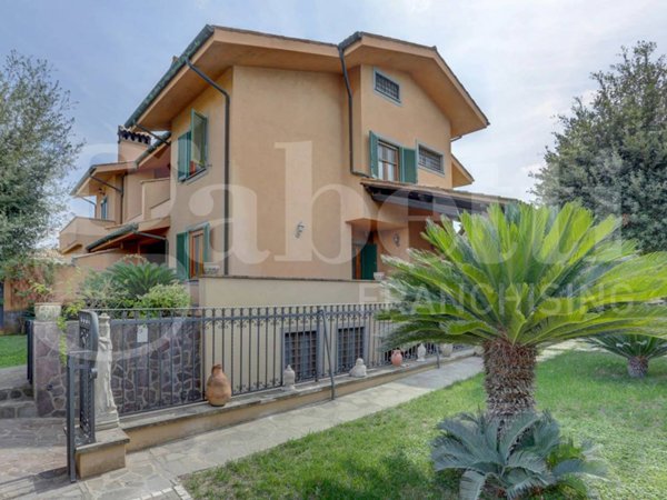 casa indipendente in vendita a Ciampino