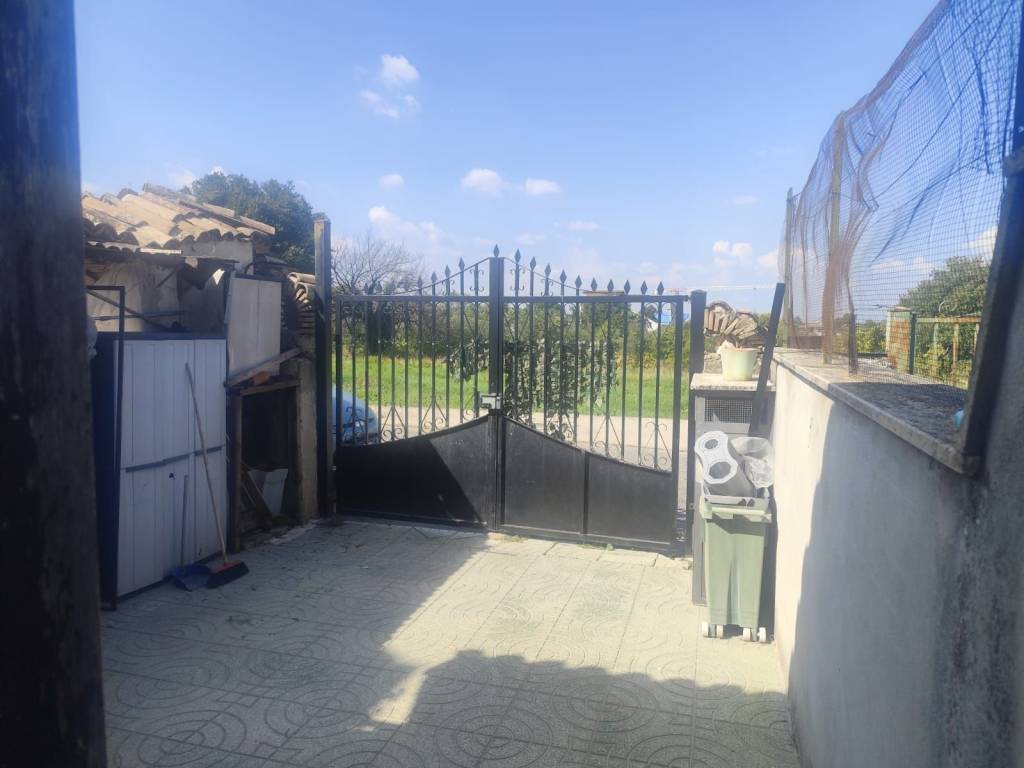 appartamento in vendita a Ciampino in zona Acqua Sotterra