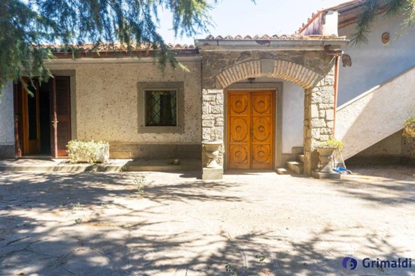 casa indipendente in vendita a Ciampino in zona Acqua Sotterra